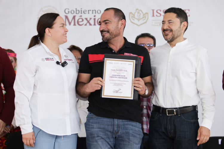 Desde Tepic, Nayarit la titular del Fovissste también entregó 200 Constancias de Finiquito que significan la conclusión de créditos hipotecarios para familias nayaritas
