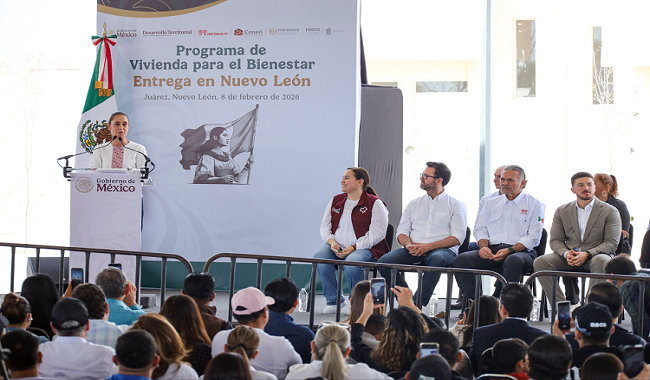 La vocal ejecutiva del FOVISSSTE, Jabnely Maldonado Meza, acompañó a la Presidenta Claudia Sheinbaum a este acto de justicia social para las familias trabajadoras del país