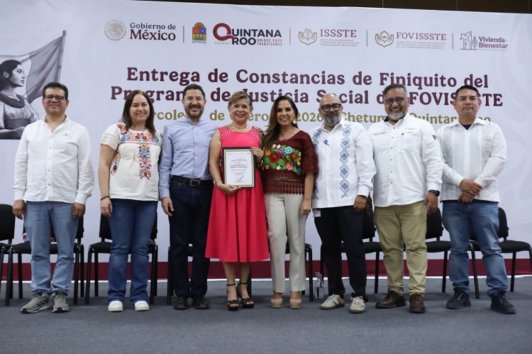 Acompañada por la Gobernadora del Estado, Mara Lezama, y por el Director General del ISSSTE, el Doctor Martí Batres Guadarrama; la Vocal Ejecutiva del Fovissste entregó el documento que proporciona certeza jurídica y patrimonial a cientos de familias 