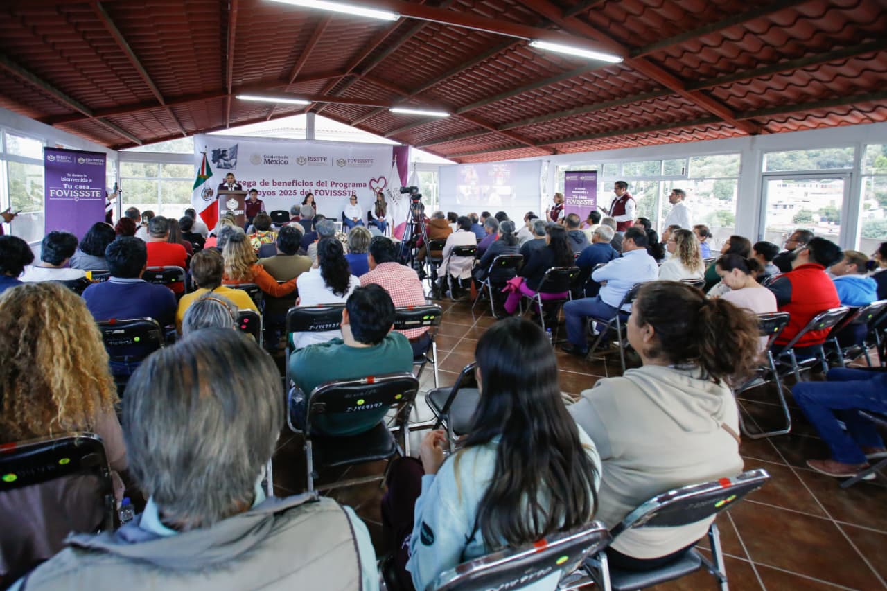 La vocal Ejecutiva Jabnely Maldonado Meza entregó cerca de 100 constancias de liquidación a personas acreditadas en Tlaxcala