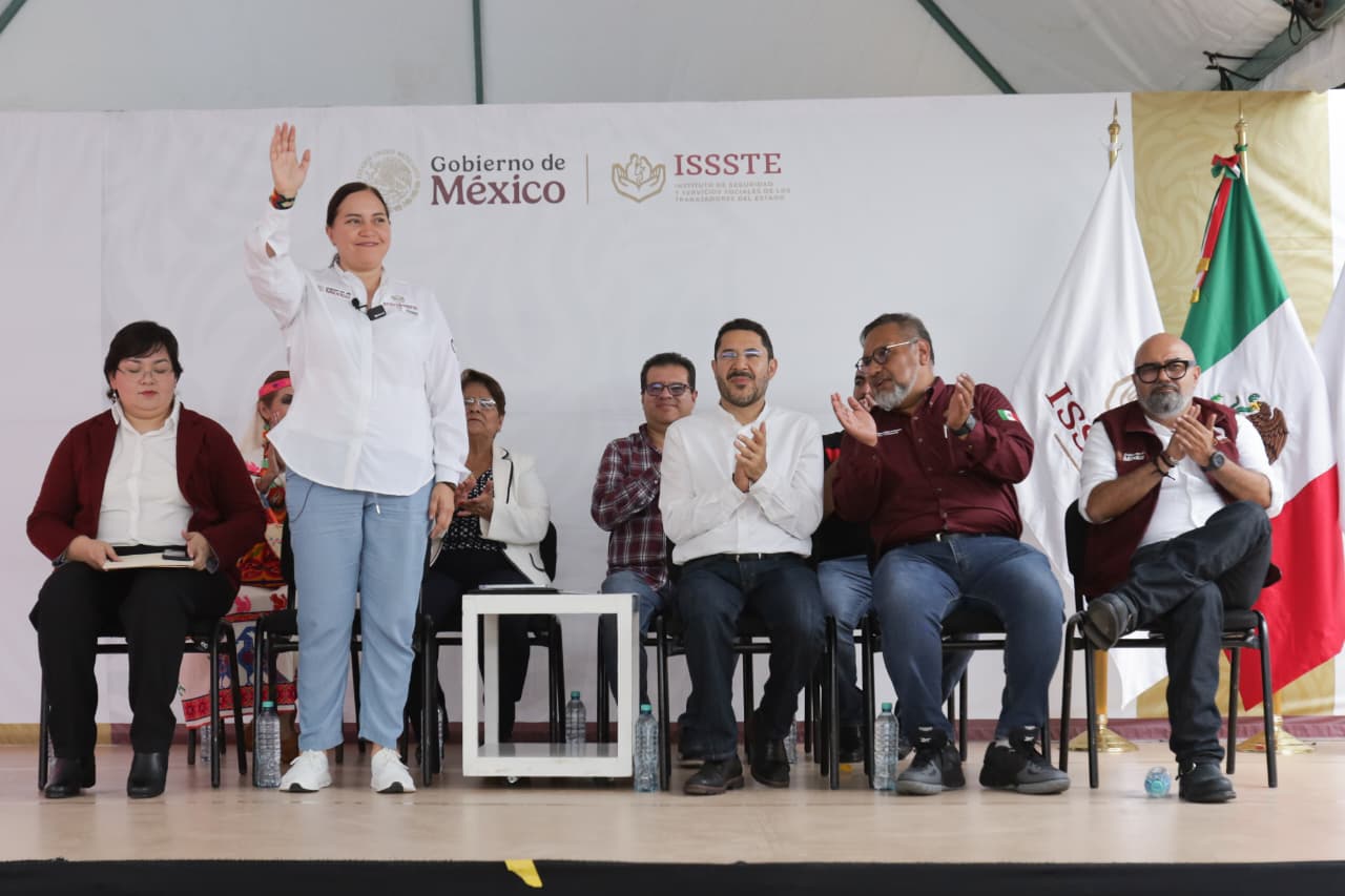 Jabnely Maldonado Meza, Vocal Ejecutiva del Fondo, encabezó la entrega de más de 200 certificados de liquidación de hipotecas en Tepic, capital de Nayarit