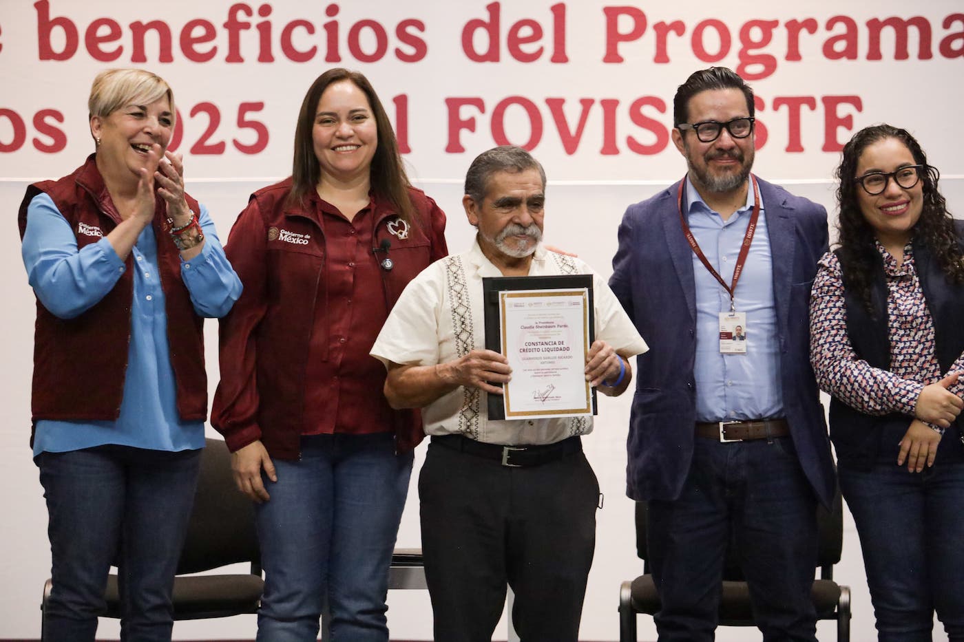 600 personas acreditadas recibieron su carta de liquidación de hipoteca, como parte del Programa de Justicia Social del Fovissste