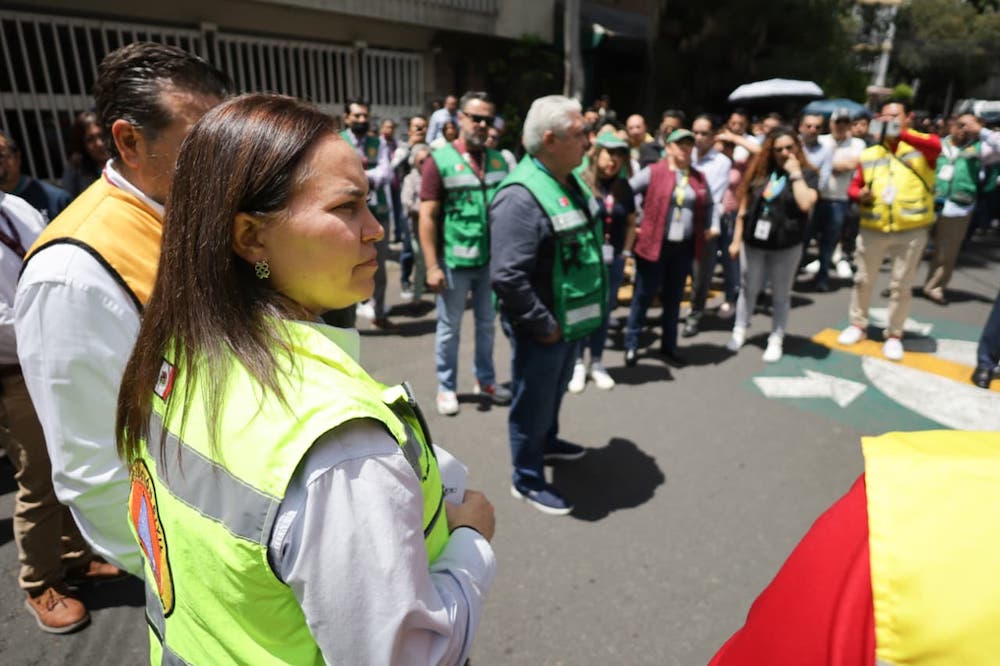 En el simulacro, liderado por la Brigada de Protección Civil, participaron más de 700 trabajadoras y trabajadores del Fovissste