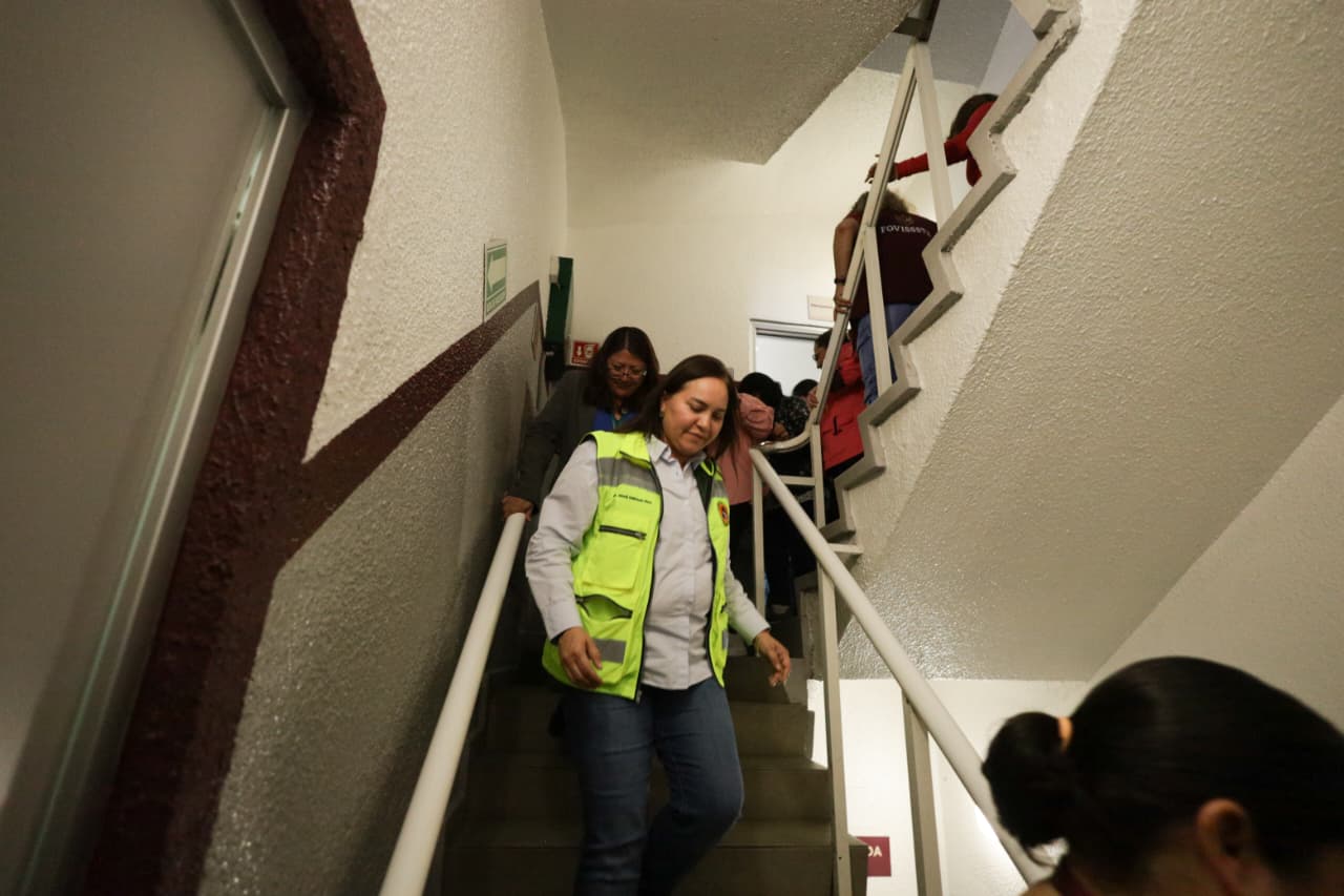 La Vocal Ejecutiva del Fovissste, Jabnely Maldonado Meza, encabezó el Segundo Simulacro Nacional, en un ejercicio que refuerza la cultura de protección civil