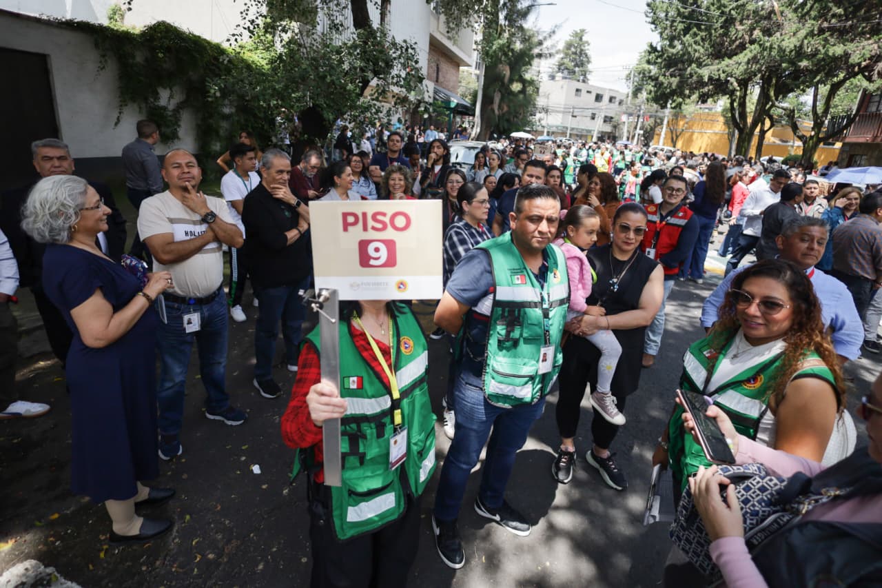 El tiempo de desalojo de las instalaciones fue de cinco minutos con nueve segundos, de acuerdo con datos de Protección Civil