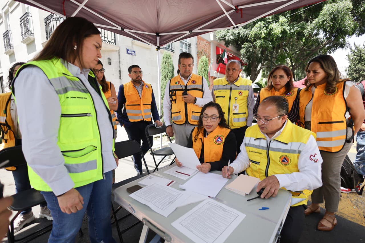 En el centro de mando, ubicado en la zona de seguridad, se colocó un centro de primeros auxilios, donde se atendió un caso hipotético de una persona lesionada