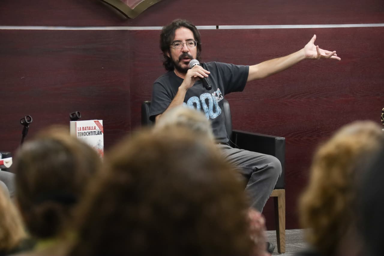 El autor también habla del papel de La Malinche, así como del rol de las mujeres indígenas durante el sitio y caída de Tenochtitlan